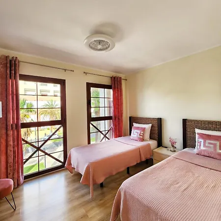 Luxury Unique Flat With 2 Swimming Pools